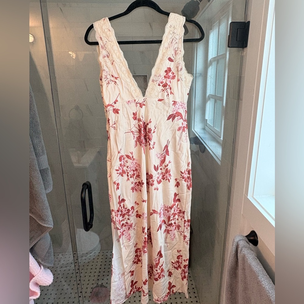 Abercrombie & Fitch Cream Dress with Red Floral Print and Lace Trim